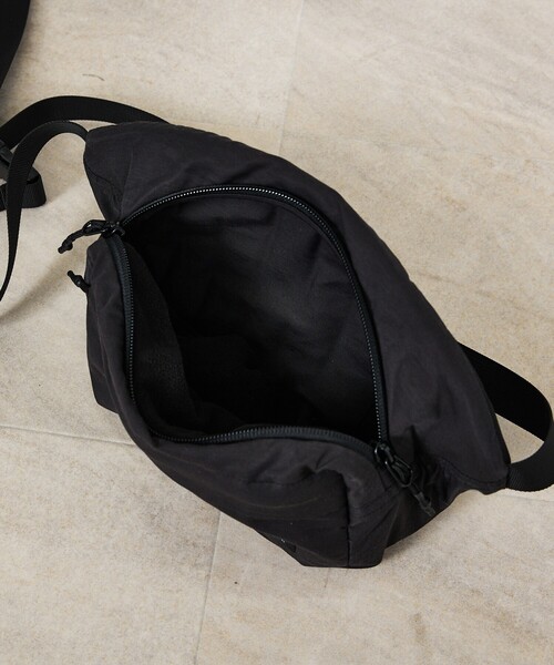 TAION(タイオン)の「【TAION / タイオン】 NON DOWN MOUNTAIN WAIST POUCH /ノンダウン マウンテン ウエストポーチ /ユニセックス 【WEB限定】(ボディバッグ/ウエストポーチ・メンズ・ライトブラウン/ネイビー/ブラック/カーキ・フリー)」の17枚目の写真