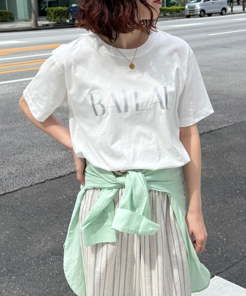 Doux archives(ドゥアルシーヴ)の「BATEAU_TEE(Tシャツ/カットソー・レディース・ホワイト/ブラック/グレイッシュベージュ/ホワイト×シルバー・FREE)」の2枚目の写真