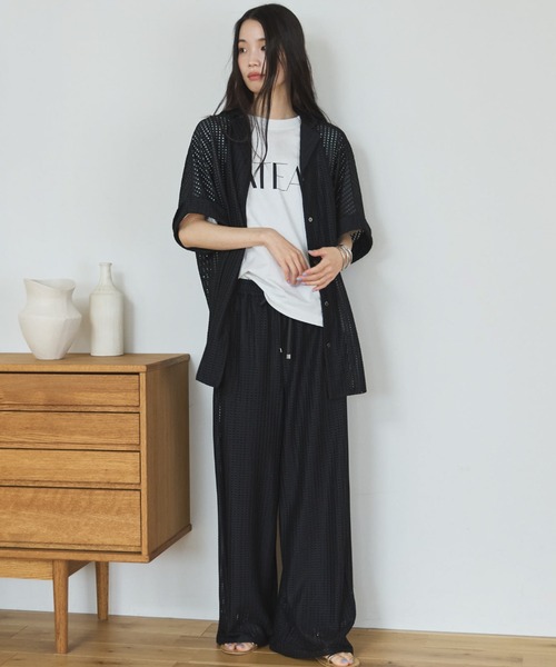 Doux archives(ドゥアルシーヴ)の「BATEAU_TEE(Tシャツ/カットソー・レディース・ホワイト/ブラック/グレイッシュベージュ/ホワイト×シルバー・FREE)」の5枚目の写真