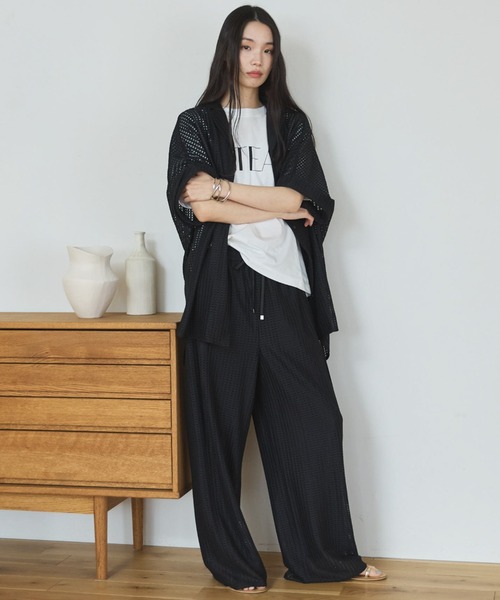 Doux archives(ドゥアルシーヴ)の「BATEAU_TEE(Tシャツ/カットソー・レディース・ホワイト/ブラック/グレイッシュベージュ/ホワイト×シルバー・FREE)」の6枚目の写真