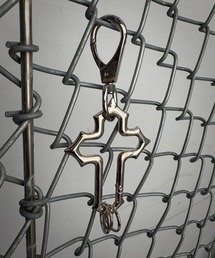 XU（エックスユー）の「【Never mind the XU】cross carabiner / 【ネバーマインド ザ エックスユー】クロスカラビナ <着用動画あり>（キーホルダー）」