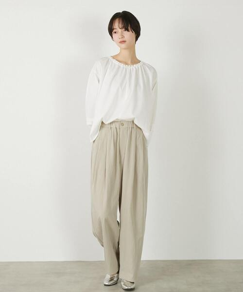 MELROSE claire(メルローズ クレール)の「【レーヨンナイロンポプリンタックカーブパンツ】(その他パンツ・レディース・ベージュ/チャコールグレー/ライトブルー・2/3)」の4枚目の写真