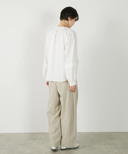 MELROSE claire(メルローズ クレール)の「【レーヨンナイロンポプリンタックカーブパンツ】(その他パンツ・レディース・ベージュ/チャコールグレー/ライトブルー・2/3)」の11枚目の写真