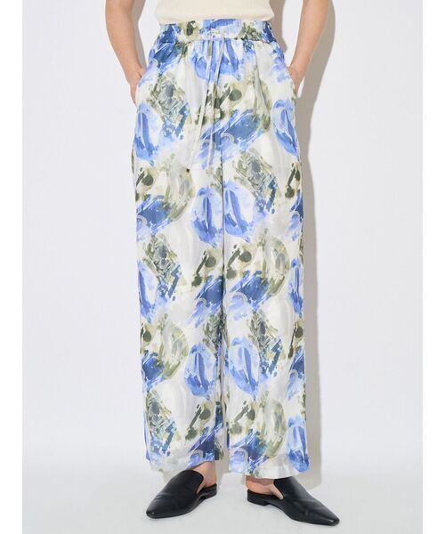 ELENDEEK（エレンディーク）の「シェイドフラワーリラックスパンツ（その他パンツ・レディース・ブルー/ブラック・02/01）」の4枚目の写真