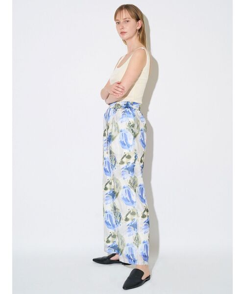 ELENDEEK（エレンディーク）の「シェイドフラワーリラックスパンツ（その他パンツ・レディース・ブルー/ブラック・02/01）」の8枚目の写真