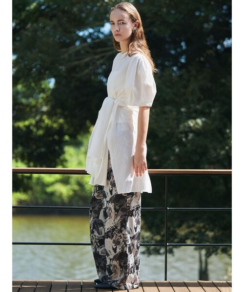 ELENDEEK（エレンディーク）の「シェイドフラワーリラックスパンツ（その他パンツ・レディース・ブルー/ブラック・02/01）」の10枚目の写真