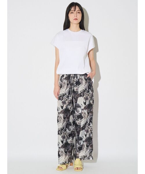 ELENDEEK（エレンディーク）の「シェイドフラワーリラックスパンツ（その他パンツ・レディース・ブルー/ブラック・02/01）」の14枚目の写真