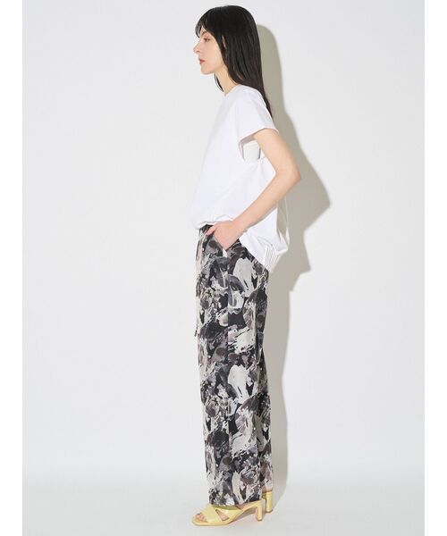 ELENDEEK（エレンディーク）の「シェイドフラワーリラックスパンツ（その他パンツ・レディース・ブルー/ブラック・02/01）」の15枚目の写真