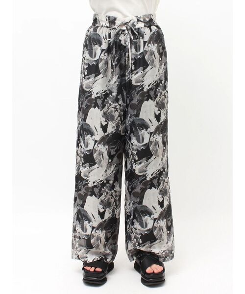 ELENDEEK（エレンディーク）の「シェイドフラワーリラックスパンツ（その他パンツ・レディース・ブルー/ブラック・02/01）」の16枚目の写真