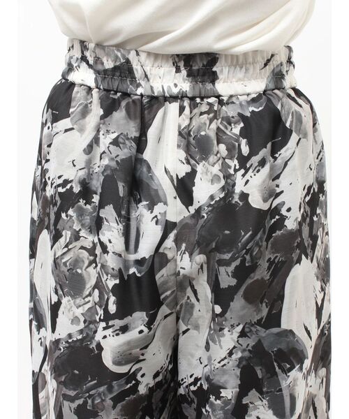 ELENDEEK（エレンディーク）の「シェイドフラワーリラックスパンツ（その他パンツ・レディース・ブルー/ブラック・02/01）」の19枚目の写真