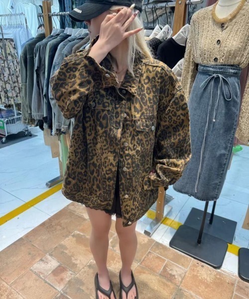 ViViDAY(ビビデー)の「レオパード柄ビッグデニムジャケット(デニムジャケット・レディース・ダークブラウン・M)」の9枚目の写真