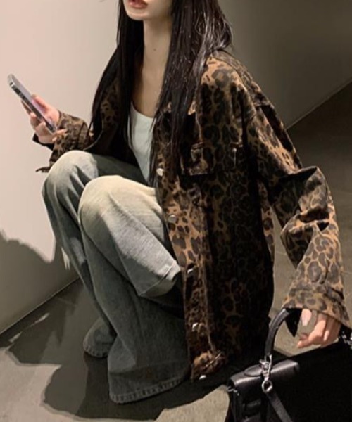ViViDAY(ビビデー)の「レオパード柄ビッグデニムジャケット(デニムジャケット・レディース・ダークブラウン・M)」の3枚目の写真