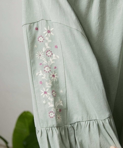 Jocomomola(ホコモモラ)の「天竺フラワー刺繍カットソー(Tシャツ/カットソー・レディース・アイボリー/ミント・40)」の11枚目の写真
