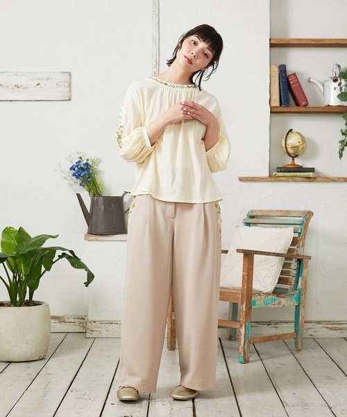 Jocomomola(ホコモモラ)の「天竺フラワー刺繍カットソー(Tシャツ/カットソー・レディース・アイボリー/ミント・40)」の14枚目の写真