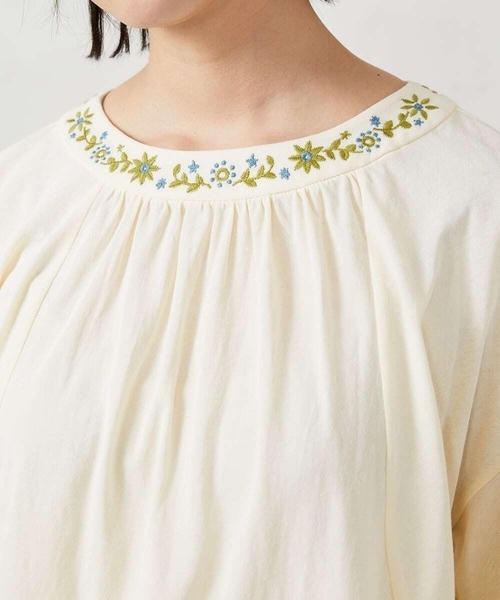 Jocomomola(ホコモモラ)の「天竺フラワー刺繍カットソー(Tシャツ/カットソー・レディース・アイボリー/ミント・40)」の18枚目の写真
