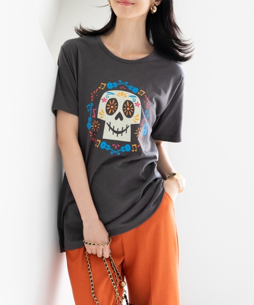 Disney(ディズニー)の「<Disney>【リメンバーミー】ヴィンテージTシャツ(Tシャツ/カットソー・レディース・チャコール・XX-LARGE/X-LARGE/LARGE/MEDIUM)」の9枚目の写真