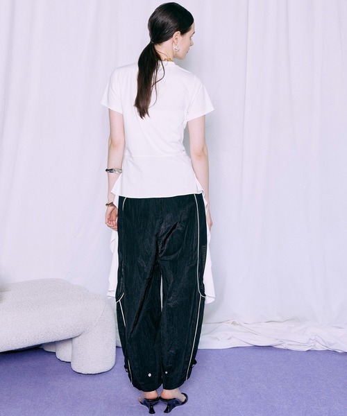 MAISON SPECIAL（メゾンスペシャル）の「Ruffle Hem T-Shirt/ラッフルヘムTシャツ（Tシャツ/カットソー・レディース・レッド/ホワイト/チャコールグレー・FREE）」の12枚目の写真