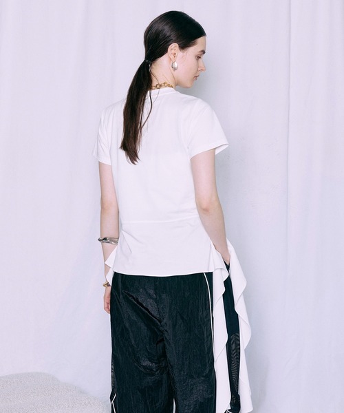 MAISON SPECIAL（メゾンスペシャル）の「Ruffle Hem T-Shirt/ラッフルヘムTシャツ（Tシャツ/カットソー・レディース・レッド/ホワイト/チャコールグレー・FREE）」の13枚目の写真