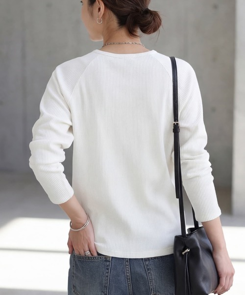 STYLE DELI（スタイルデリ）の「LUXEなラグラン長袖Tシャツ（Tシャツ/カットソー・レディース・ブラック/ライトグレー/ホワイト・FREE）」の6枚目の写真