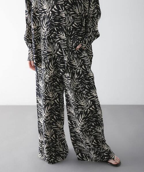 URBAN RESEARCH（アーバンリサーチ）の「『一部別注カラー』LUSANA　CICI PANTS（その他パンツ・レディース・ブラック系その他/グリーン系その他/ブルー系その他・SMALL/MEDIUM）」の4枚目の写真