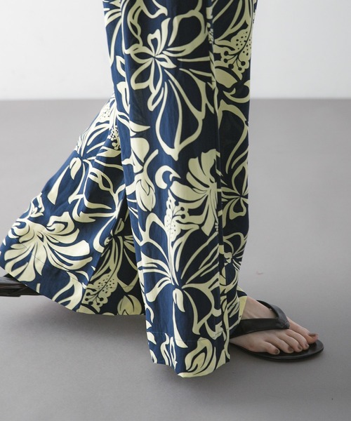 URBAN RESEARCH(アーバンリサーチ)の「『一部別注カラー』LUSANA CICI PANTS(その他パンツ・レディース・ブラック系その他/グリーン系その他/ブルー系その他・SMALL/MEDIUM)」の4枚目の写真