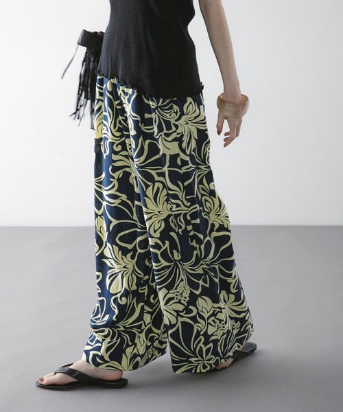 URBAN RESEARCH(アーバンリサーチ)の「『一部別注カラー』LUSANA CICI PANTS(その他パンツ・レディース・ブラック系その他/グリーン系その他/ブルー系その他・SMALL/MEDIUM)」の6枚目の写真