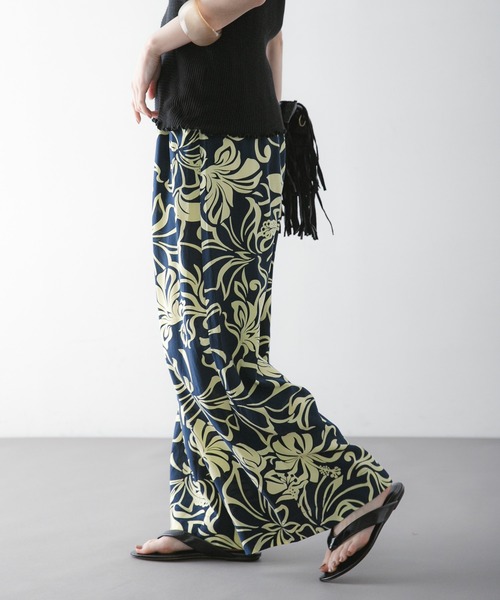 URBAN RESEARCH(アーバンリサーチ)の「『一部別注カラー』LUSANA CICI PANTS(その他パンツ・レディース・ブラック系その他/グリーン系その他/ブルー系その他・SMALL/MEDIUM)」の7枚目の写真