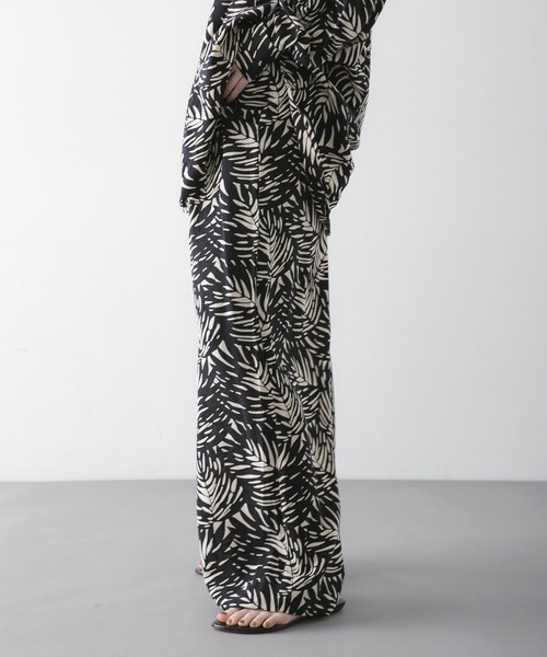 URBAN RESEARCH(アーバンリサーチ)の「『一部別注カラー』LUSANA CICI PANTS(その他パンツ・レディース・ブラック系その他/グリーン系その他/ブルー系その他・SMALL/MEDIUM)」の18枚目の写真