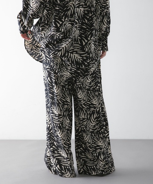 URBAN RESEARCH(アーバンリサーチ)の「『一部別注カラー』LUSANA CICI PANTS(その他パンツ・レディース・ブラック系その他/グリーン系その他/ブルー系その他・SMALL/MEDIUM)」の19枚目の写真