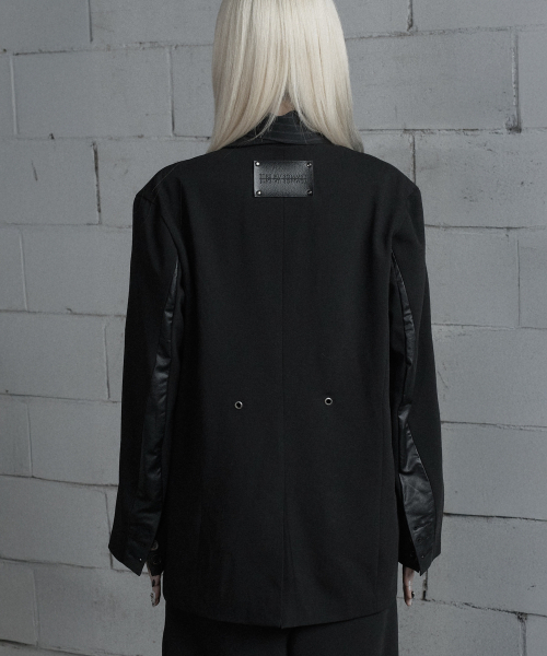 ETRE AU SOMMET(エトレオソメ)の「Panel Line Button Front Blazer (Black)(テーラードジャケット・レディース・ブラック・FREE)」の3枚目の写真