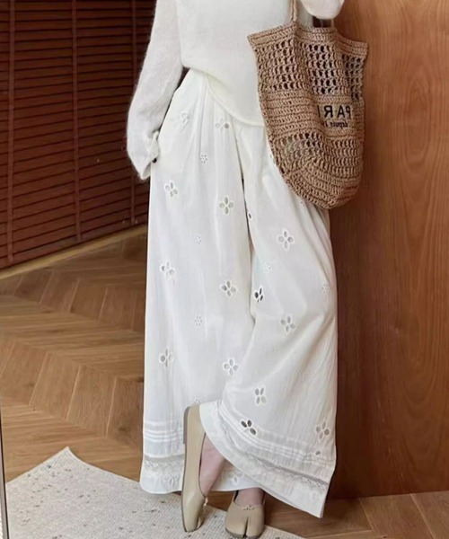 SallyLunn（サリーラン）の「ナチュラルフラワー刺繍ワイドパンツ（その他パンツ・レディース・アイボリー・MEDIUM/LARGE）」の8枚目の写真