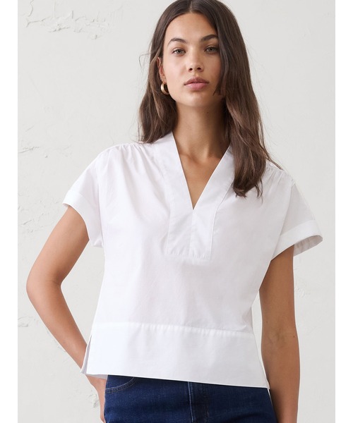 BANANA REPUBLIC FACTORY STORE(バナナリパブリック ファクトリーストア)の「BANANA REPUBLIC FACTORY STORE ポプリンスプリットネックトップス(シャツ/ブラウス・レディース・ホワイト・XS/S/M/L)」の1枚目の写真