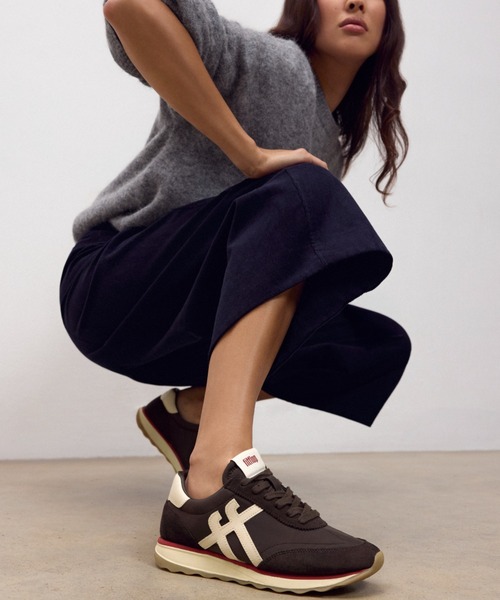 fitflop(フィットフロップ)の「RETRO-Q FF ファブリック/スエード スニーカー(スニーカー・レディース・チョコ・US6/US7.5/US7)」の2枚目の写真