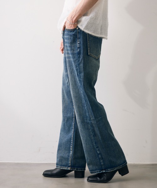 Shoowtime(ショウタイム)の「Classic flare jeans / クラシックフレアジーンズ(デニムパンツ・メンズ・ライトブルー/ブラック・MEDIUM/X-LARGE/LARGE)」の1枚目の写真