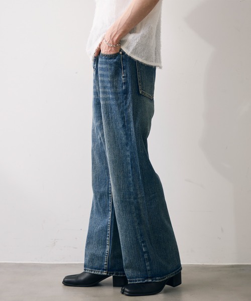 Shoowtime(ショウタイム)の「Classic flare jeans / クラシックフレアジーンズ(デニムパンツ・メンズ・ライトブルー/ブラック・MEDIUM/X-LARGE/LARGE)」の4枚目の写真
