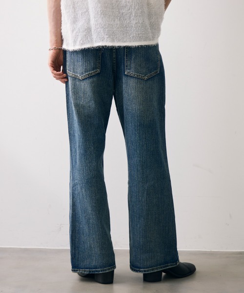 Shoowtime(ショウタイム)の「Classic flare jeans / クラシックフレアジーンズ(デニムパンツ・メンズ・ライトブルー/ブラック・MEDIUM/X-LARGE/LARGE)」の11枚目の写真