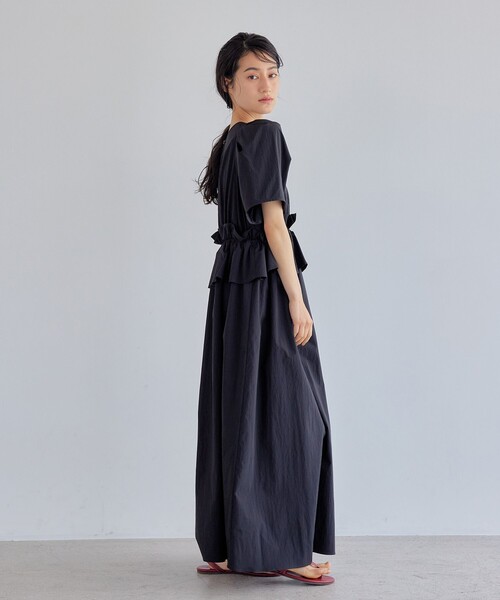 EMMEL REFINES(エメルリファインズ)の「<EMMEL REFINES>EM ウエストフリル パフスリーブ ワンピース(ワンピース・レディース・ブラック/ベージュ・S/M)」の18枚目の写真