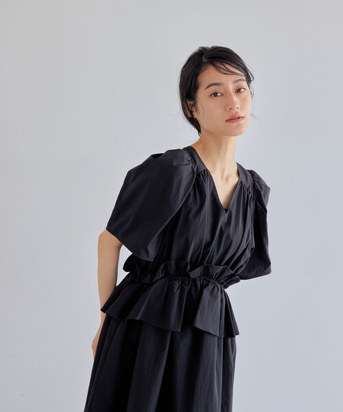EMMEL REFINES(エメルリファインズ)の「<EMMEL REFINES>EM ウエストフリル パフスリーブ ワンピース(ワンピース・レディース・ブラック/ベージュ・S/M)」の20枚目の写真