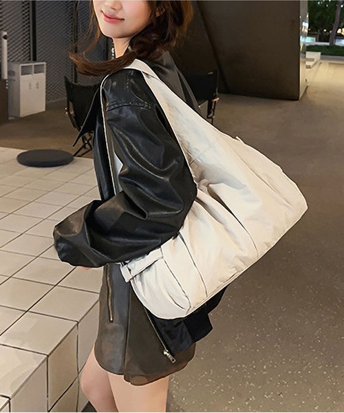 LA VORAGINE（ラ ヴォラジネ）の「撥水2WAYポケバルーントートバッグ（トートバッグ・レディース・ベージュ/アイボリー/ブラック/グレー・FREE）」の10枚目の写真