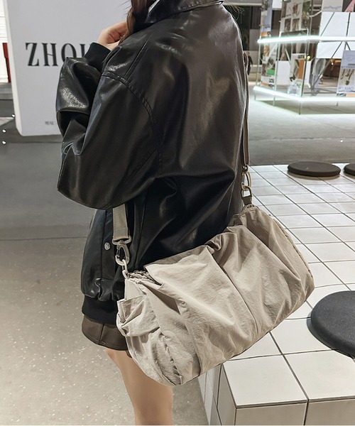 LA VORAGINE（ラ ヴォラジネ）の「撥水2WAYポケバルーントートバッグ（トートバッグ・レディース・ベージュ/アイボリー/ブラック/グレー・FREE）」の13枚目の写真