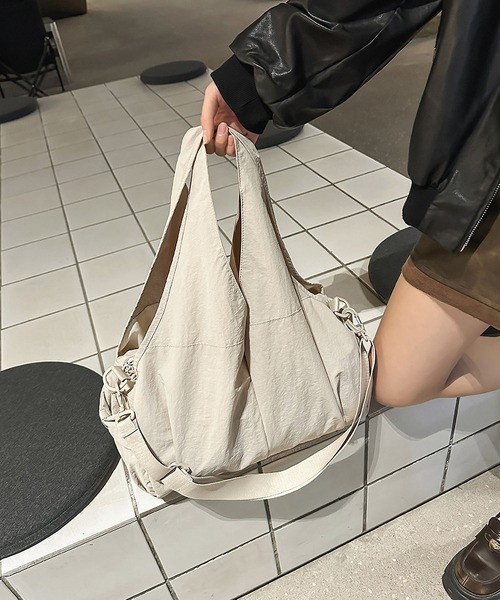 LA VORAGINE（ラ ヴォラジネ）の「撥水2WAYポケバルーントートバッグ（トートバッグ・レディース・ベージュ/アイボリー/ブラック/グレー・FREE）」の20枚目の写真