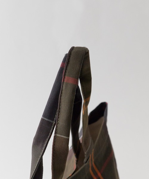 Barbour(バブアー)の「Barbour/バブアー Telfield tartan tote bag タータンロゴトートバック 秋 秋服 2026年秋冬(トートバッグ・メンズ・ベージュ/グリーン/オリーブ・ONE SIZE)」の16枚目の写真