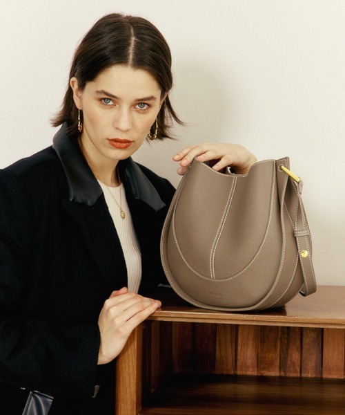 NiiNa(ニーナ)の「【NiiNa】【高品質牛革】2way ワンハンドルラウンドショルダーバッグ(インナーポーチ付き)(ショルダーバッグ・レディース・ホワイト/ブルー・FREE)」の3枚目の写真