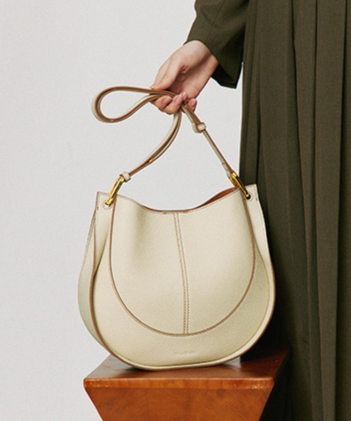 NiiNa(ニーナ)の「【NiiNa】【高品質牛革】2way ワンハンドルラウンドショルダーバッグ(インナーポーチ付き)(ショルダーバッグ・レディース・ホワイト/ブルー・FREE)」の6枚目の写真
