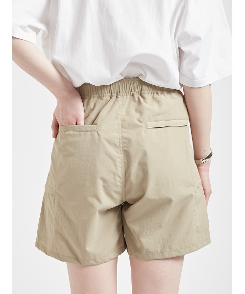 Barbour(バブアー)の「【TRANSPORT / トランスポート】ナイロン ショーツ Japan Exclusive(レディース)(その他パンツ・レディース・ベージュ/ブラウン/ブラック・SMALL/MEDIUM)」の8枚目の写真