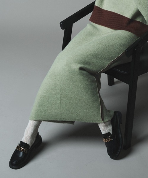 W:Huku(フーク)の「リバーシブル バイカラー ニット スカート / Reversible Bicolor Knit Skirt(スカート・レディース・ネイビー/ブラック/ブラウン・FREE)」の2枚目の写真