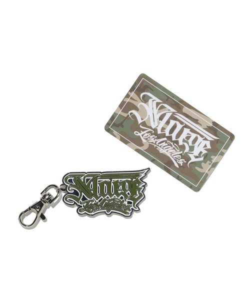 XLARGE(エクストララージ)の「OLD ENGLISH LOGO KEYCHAIN(キーホルダー・メンズ・ブラック/オリーブ・ONE SIZE)」の2枚目の写真