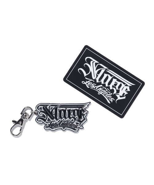 XLARGE(エクストララージ)の「OLD ENGLISH LOGO KEYCHAIN(キーホルダー・メンズ・ブラック/オリーブ・ONE SIZE)」の1枚目の写真