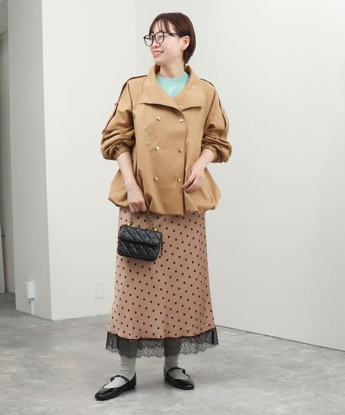 fredy couleur(フレディクルール)の「ショートトレンチスタンドカラーブルゾン(ブルゾン・レディース・キャメル/ブラック・38)」の15枚目の写真