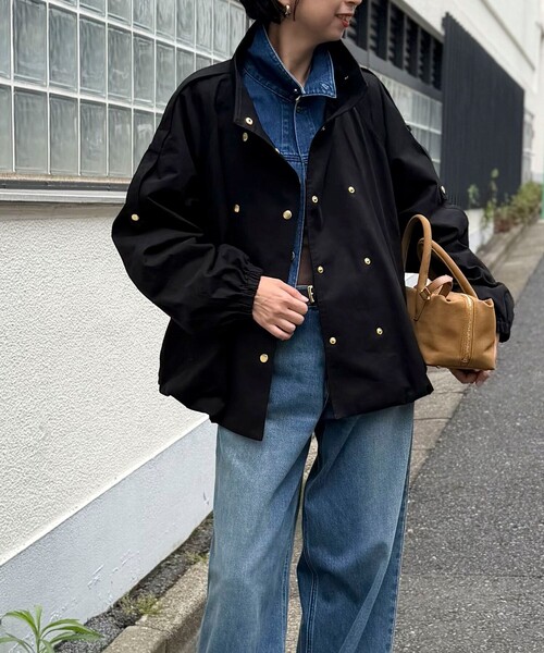 fredy couleur(フレディクルール)の「ショートトレンチスタンドカラーブルゾン(ブルゾン・レディース・キャメル/ブラック・38)」の21枚目の写真